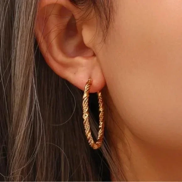 NEW 18K GOLD TWISTED CIRCLE HOOP EARRINGS - Picture 2 of 6